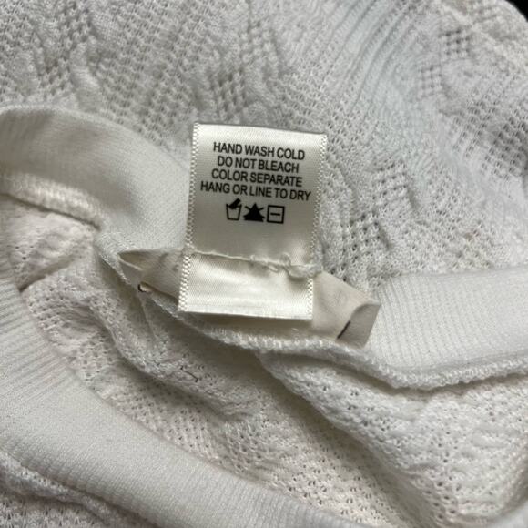 Urban Romantics‎ Sleeveless Textured Fabric Top Size Small Stretch White EUC - Picture 7 of 7